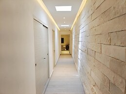 1st Luxury Warehouse