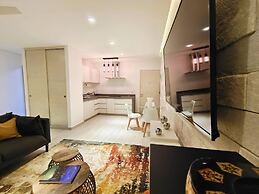 1st Luxury Warehouse