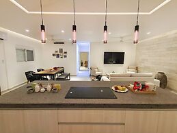 1st Luxury Warehouse