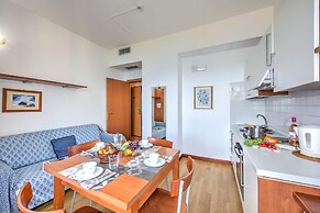 Frontline Beach 8 - B4 - Near To The Sea