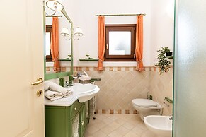 Il Borgo VIP D8 700mt From The Beach