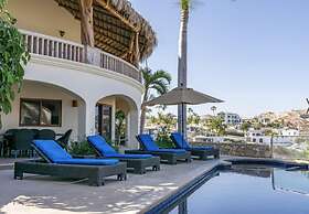 Casa Tranquila Only Steps to The Ocean 5-bedrooms Sleeps 9