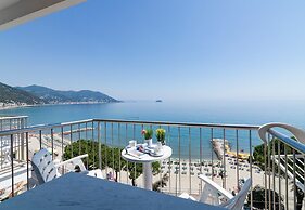 Frontline Beach 21 - M3 - Near To The Sea