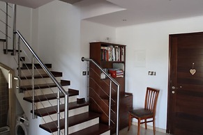Immaculate 3-bed House in Pentakomo