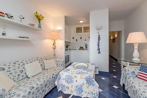 I Fari 98 600mt From The Beach