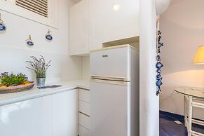 I Fari 98 600mt From The Beach