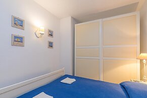 I Fari 98 600mt From The Beach