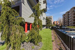 Icon H 303 Suite Micro-living