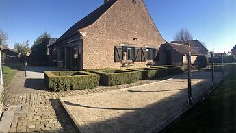 Villa de Poothoeve With Sauna and Beautiful Garden
