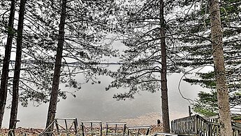 Round House on Round Lake