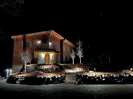 Round House on Round Lake