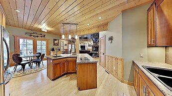 Round House on Round Lake