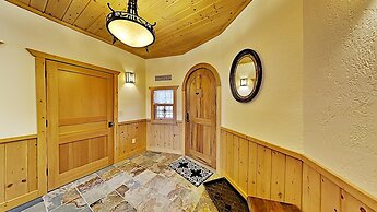 Round House on Round Lake