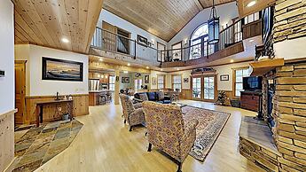 Round House on Round Lake