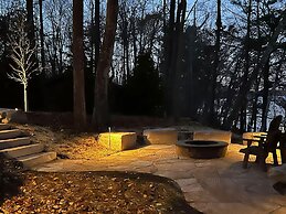 Round House on Round Lake