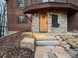 Round House on Round Lake