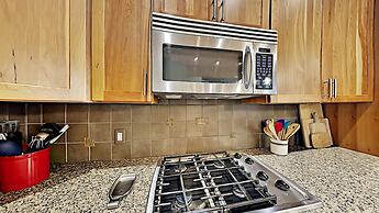 Round House on Round Lake