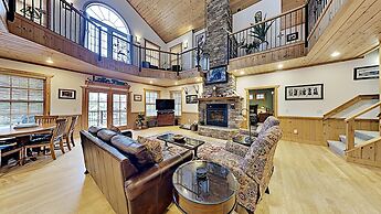 Round House on Round Lake