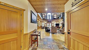 Round House on Round Lake