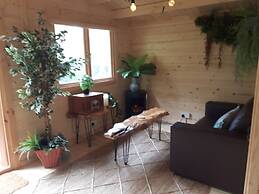 Cabin set in a Beautiful Romantic Tropical Garden