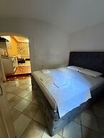 Athos Guesthouse