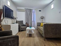 Athos Guesthouse