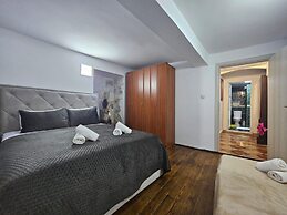 Athos Guesthouse