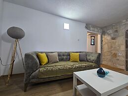 Athos Guesthouse