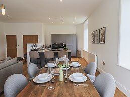 The Emma Suite Stone Cross Mansion