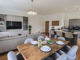 The Emma Suite Stone Cross Mansion