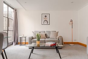 Holborn Penthouse Apartment with Terrace