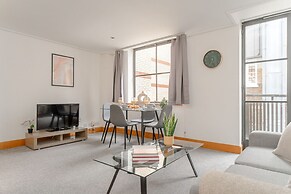 Holborn Penthouse Apartment with Terrace