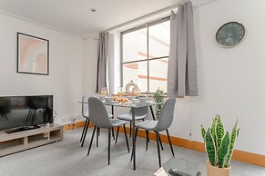 Holborn Penthouse Apartment with Terrace