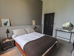 The Mary Maude Suite Stone Cross Mansion