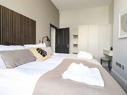 The Mary Maude Suite Stone Cross Mansion