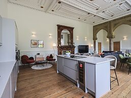 The Wilfred Suite Stone Cross Mansion