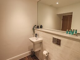 The Wilfred Suite Stone Cross Mansion