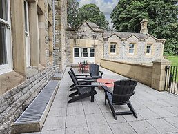 The Wilfred Suite Stone Cross Mansion