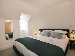 William Tower Suite Stone Cross Mansion