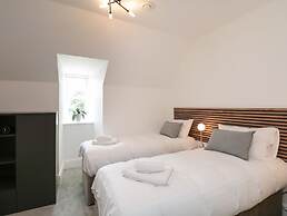 William Tower Suite Stone Cross Mansion