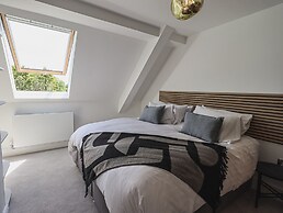 The Lucy Suite Stone Cross Mansion