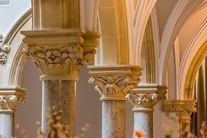 The Lucy Suite Stone Cross Mansion