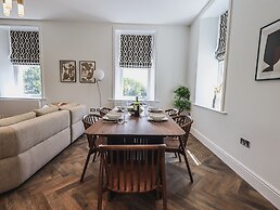 The Lucy Suite Stone Cross Mansion