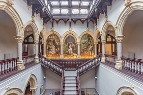 The Lucy Suite Stone Cross Mansion