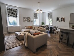 The Lucy Suite Stone Cross Mansion