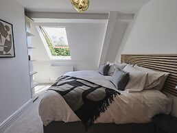 The Lucy Suite Stone Cross Mansion