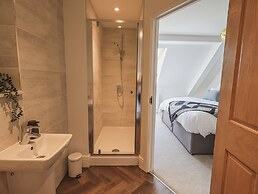 The Lucy Suite Stone Cross Mansion