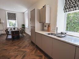 The Lucy Suite Stone Cross Mansion