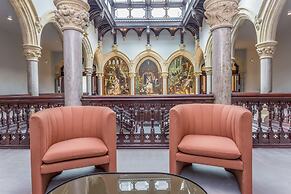 The Lucy Suite Stone Cross Mansion