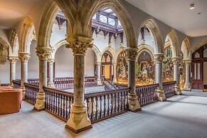 The Lucy Suite Stone Cross Mansion